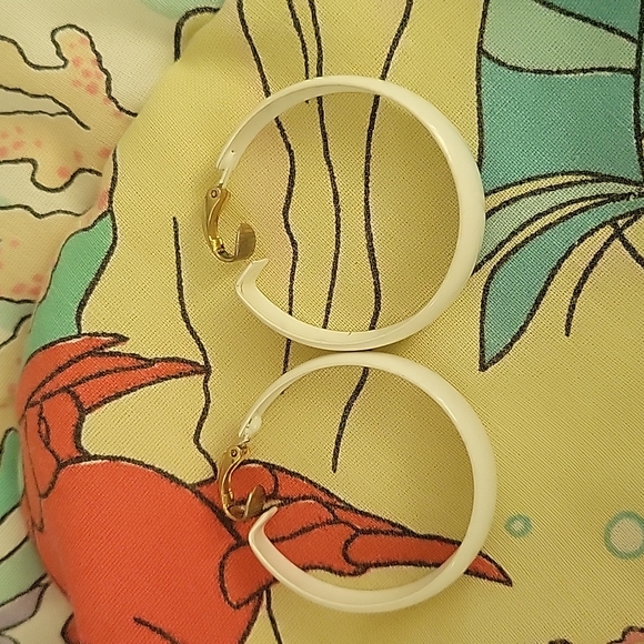 Jewelry - LIKE NEW Vintage Clip on earrings